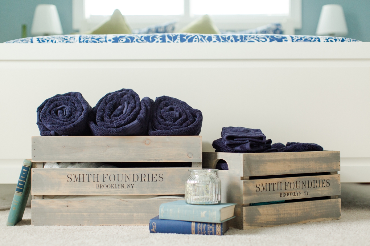 home_decor_guest_room_towel_storage_idea_photo_9496