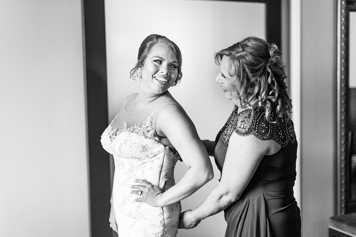 classic-black-and-white-union-station-wedding-pictures_3991