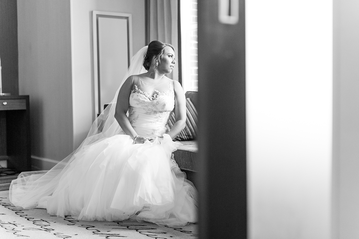 classic-black-and-white-union-station-wedding-pictures_3996