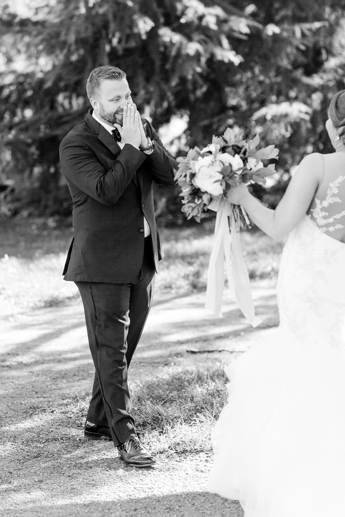 classic-black-and-white-union-station-wedding-pictures_4000