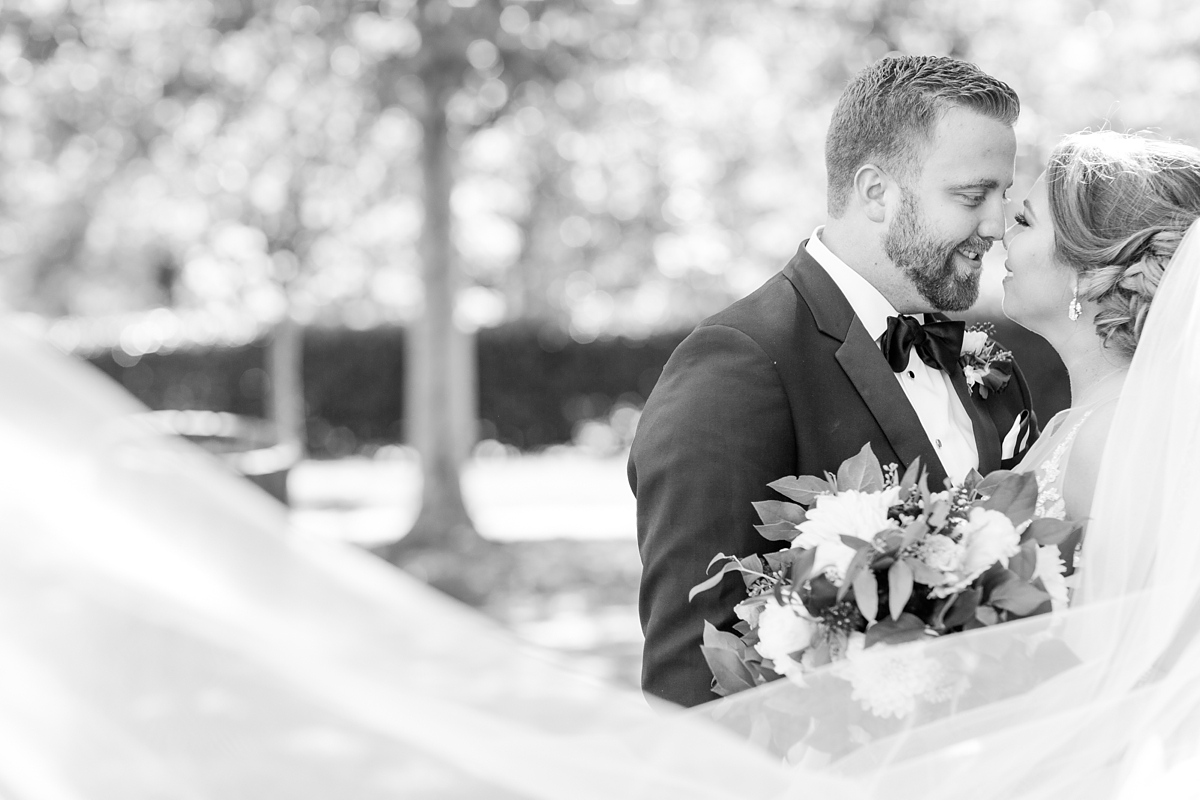 classic-black-and-white-union-station-wedding-pictures_4027