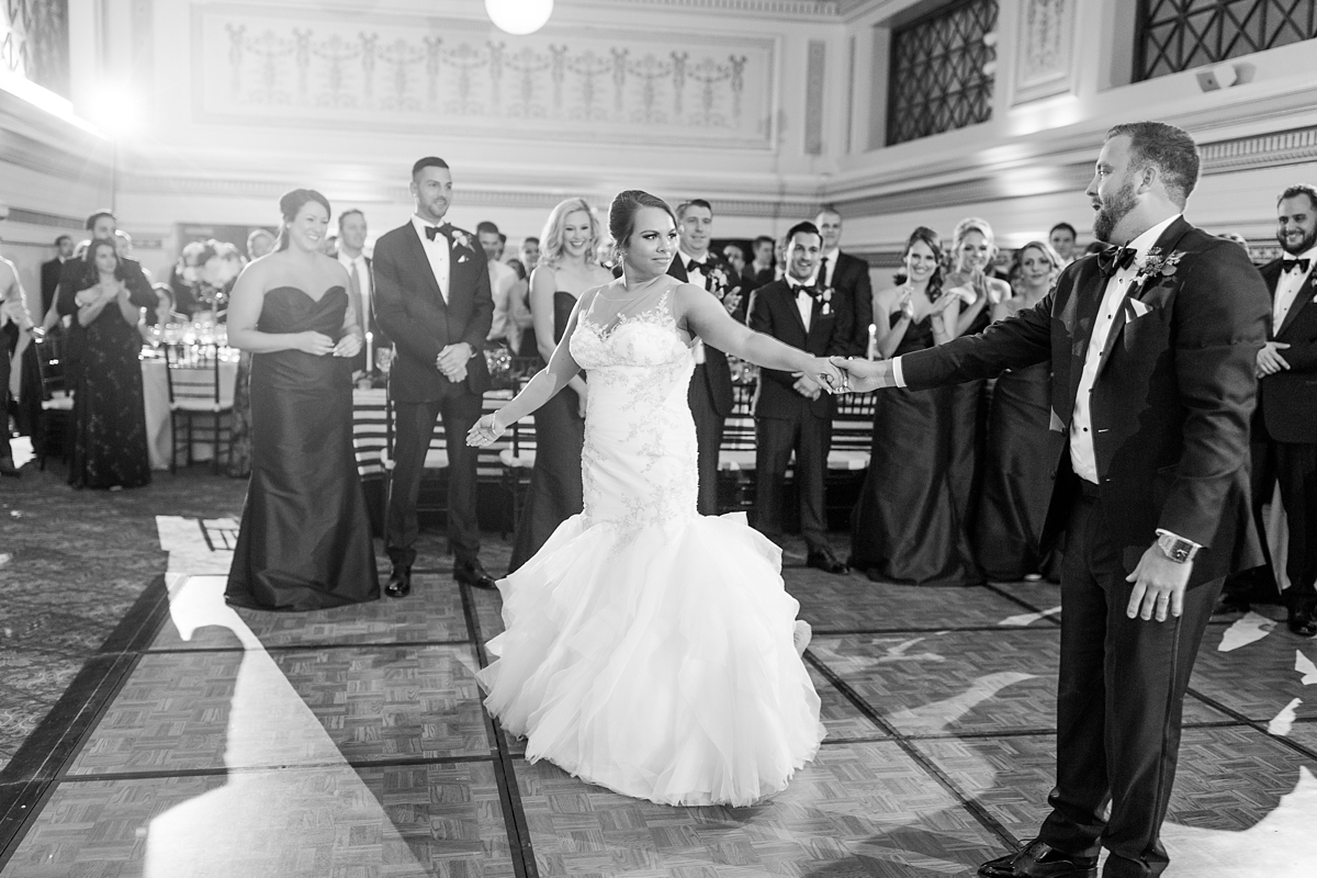 classic-black-and-white-union-station-wedding-pictures_4066