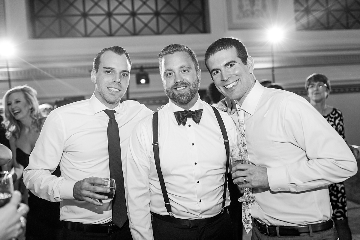 classic-black-and-white-union-station-wedding-pictures_4072